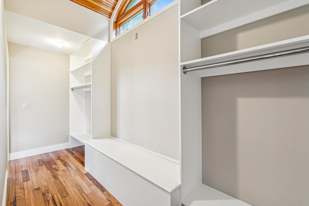 Hartford, Vermont, 05059, United States, 3 Bedrooms Bedrooms, ,3.5 BathroomsBathrooms,Residential,Forsale,1999504