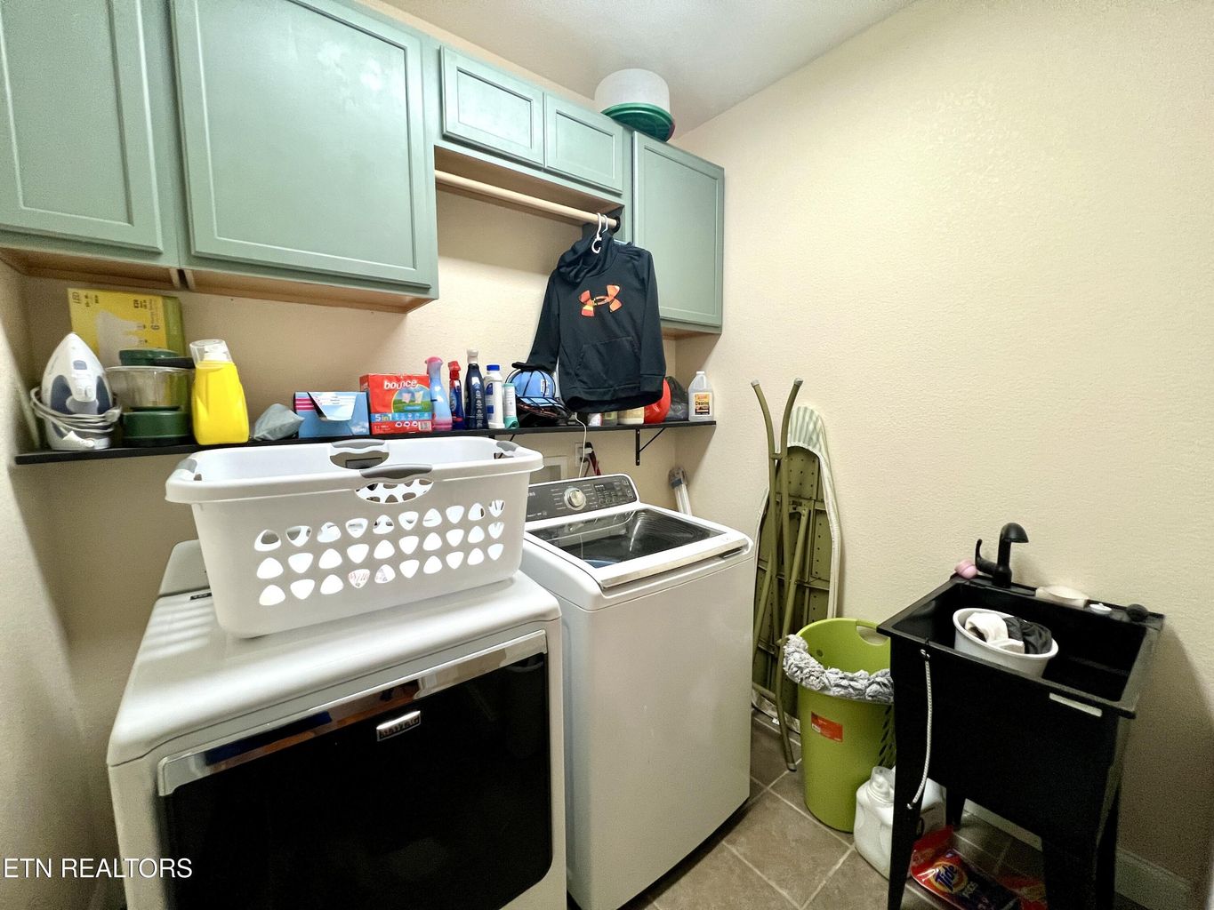 Sevierville, Tennessee, 37862, United States, 3 Bedrooms Bedrooms, ,2 BathroomsBathrooms,Residential,Forsale,1893776
