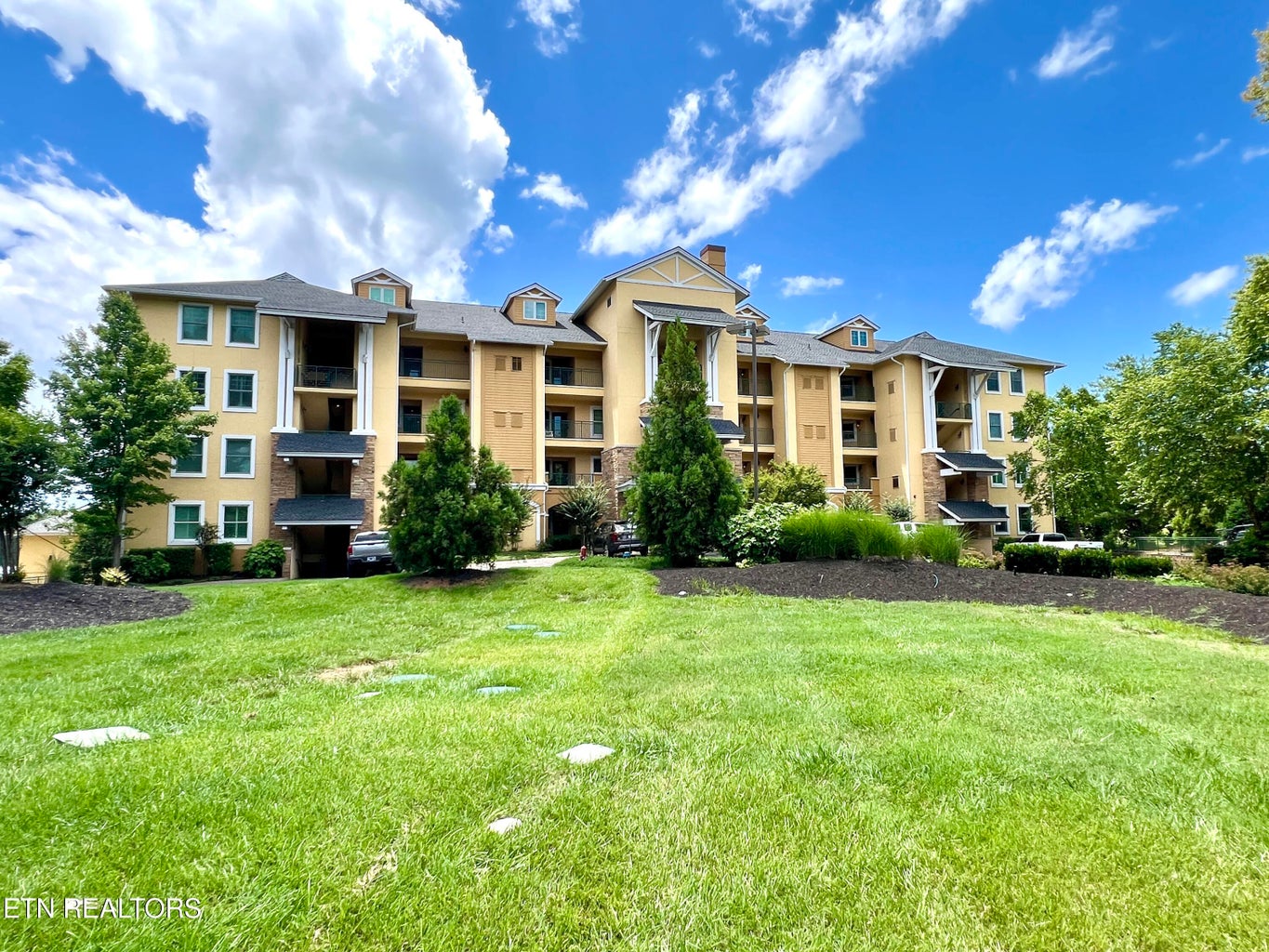 Dandridge, Tennessee, 37725, United States, 3 Bedrooms Bedrooms, ,2 BathroomsBathrooms,Residential,Forsale,2009018