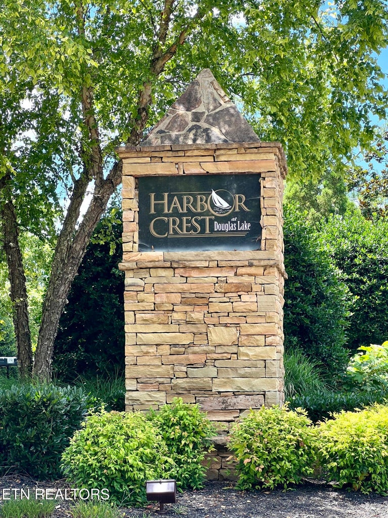 Dandridge, Tennessee, 37725, United States, 3 Bedrooms Bedrooms, ,2 BathroomsBathrooms,Residential,Forsale,2009018