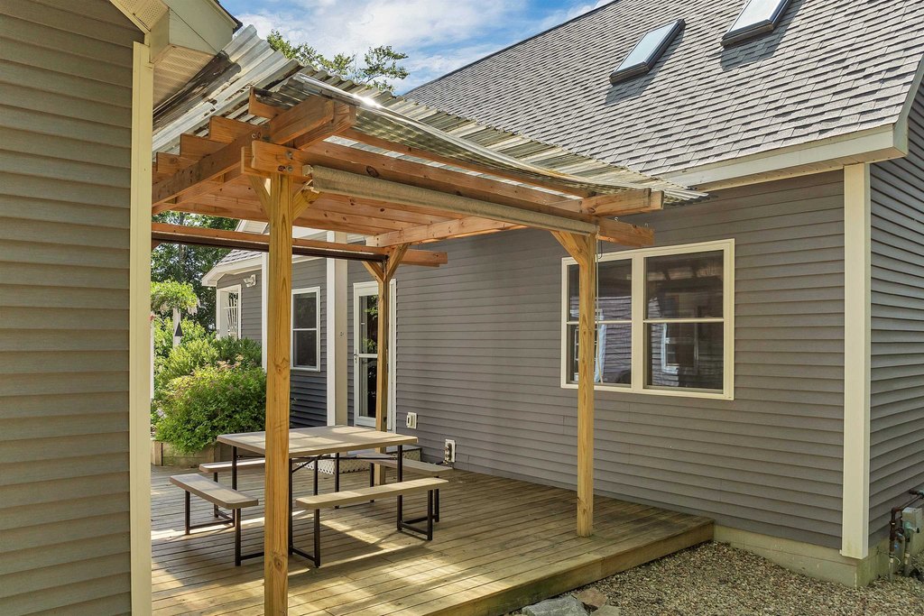 Alton, New Hampshire, 03809, United States, 2 Bedrooms Bedrooms, ,1.5 BathroomsBathrooms,Residential,Forsale,2002398