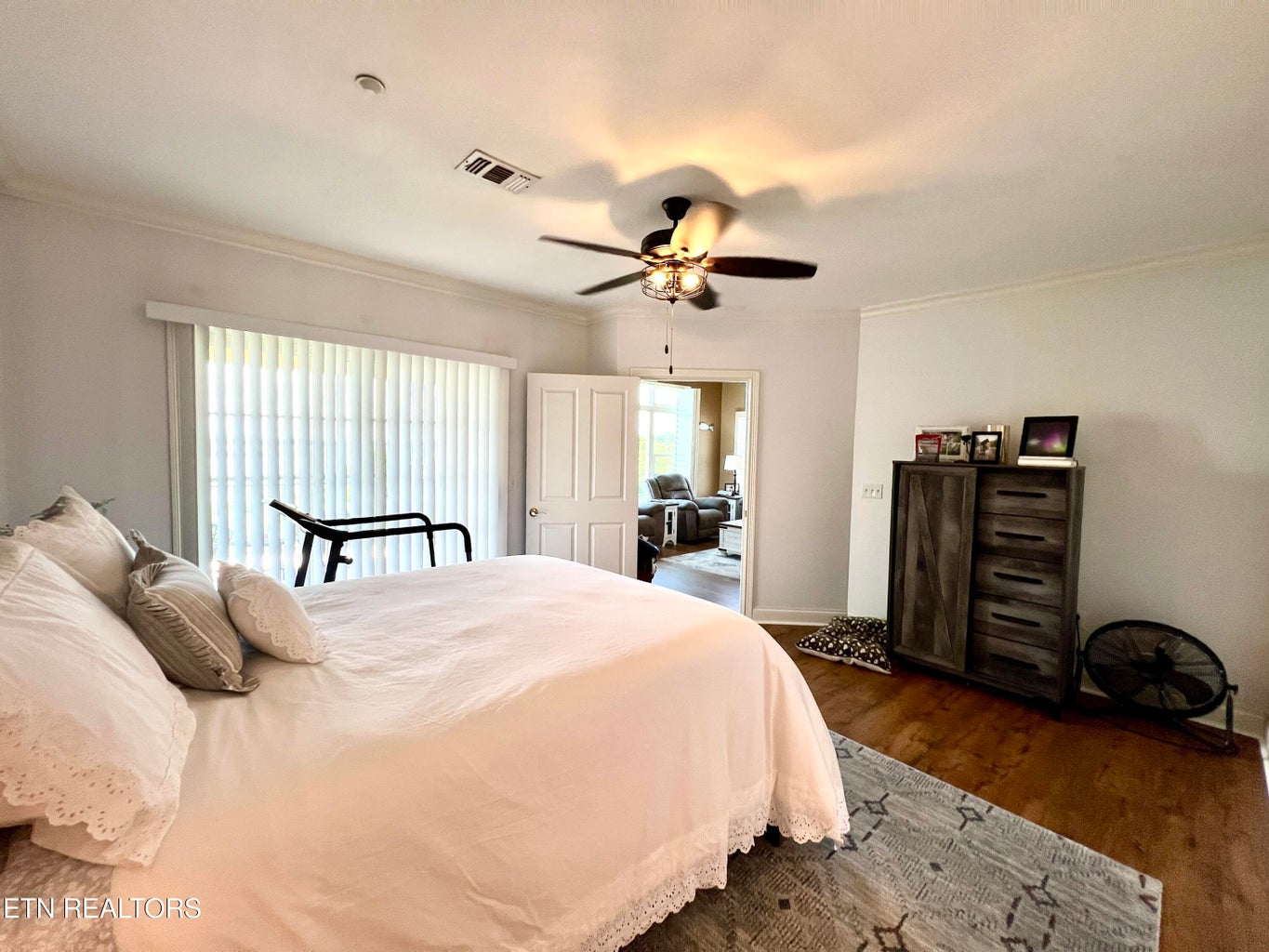 Dandridge, Tennessee, 37725, United States, 3 Bedrooms Bedrooms, ,2 BathroomsBathrooms,Residential,Forsale,2009018