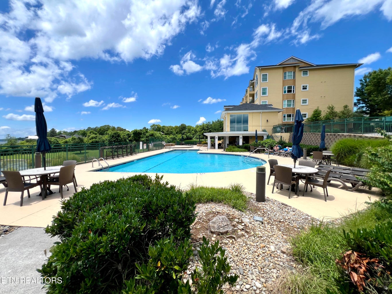 Dandridge, Tennessee, 37725, United States, 3 Bedrooms Bedrooms, ,2 BathroomsBathrooms,Residential,Forsale,2009018