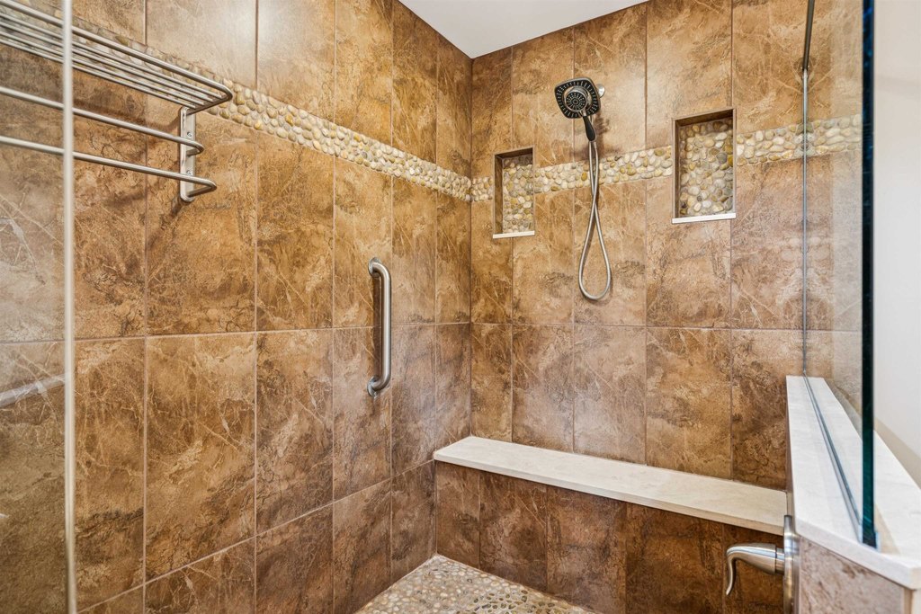 Hartford, Vermont, 05059, United States, 3 Bedrooms Bedrooms, ,3.5 BathroomsBathrooms,Residential,Forsale,1999504