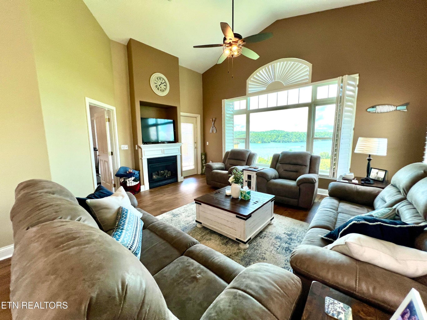 Dandridge, Tennessee, 37725, United States, 3 Bedrooms Bedrooms, ,2 BathroomsBathrooms,Residential,Forsale,2009018