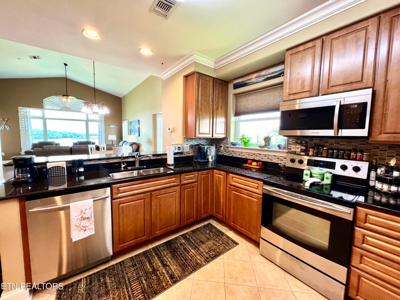 Dandridge, Tennessee, 37725, United States, 3 Bedrooms Bedrooms, ,2 BathroomsBathrooms,Residential,Forsale,2009018