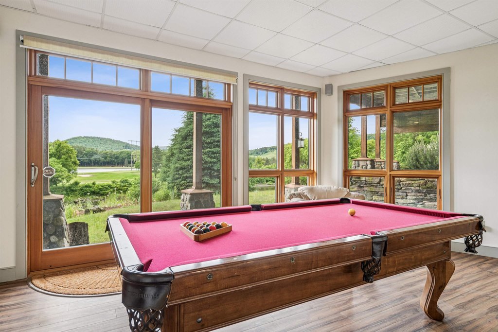 Hartford, Vermont, 05059, United States, 3 Bedrooms Bedrooms, ,3.5 BathroomsBathrooms,Residential,Forsale,1999504