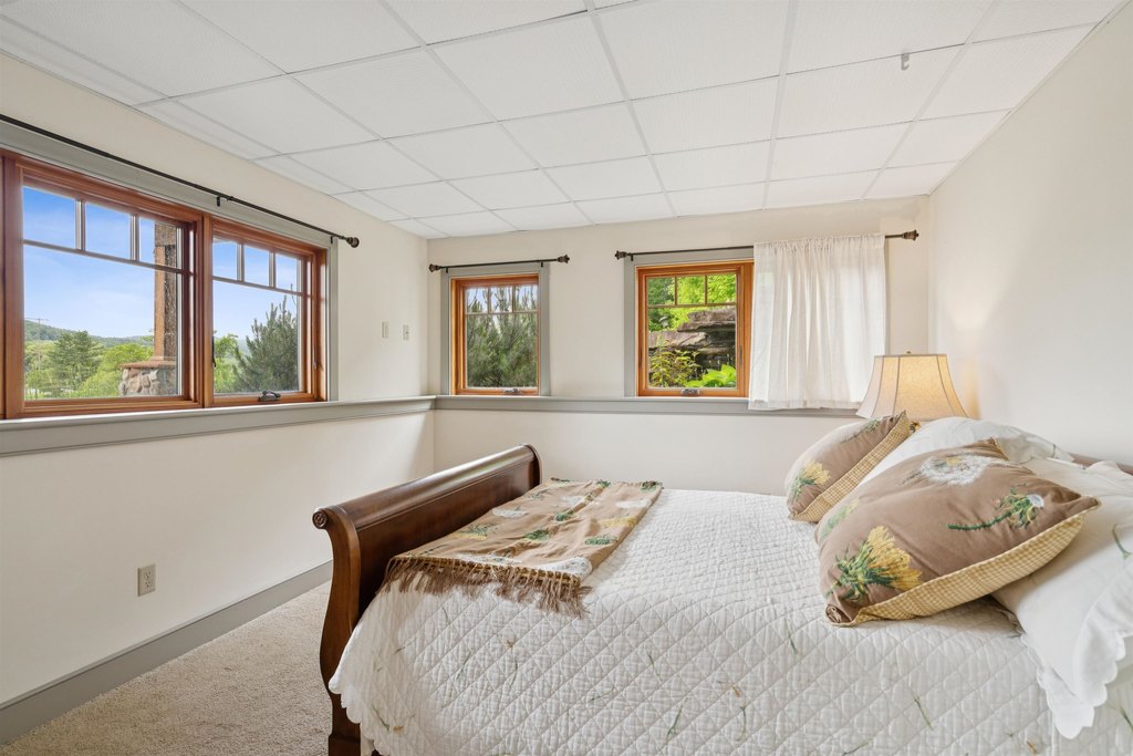 Hartford, Vermont, 05059, United States, 3 Bedrooms Bedrooms, ,3.5 BathroomsBathrooms,Residential,Forsale,1999504