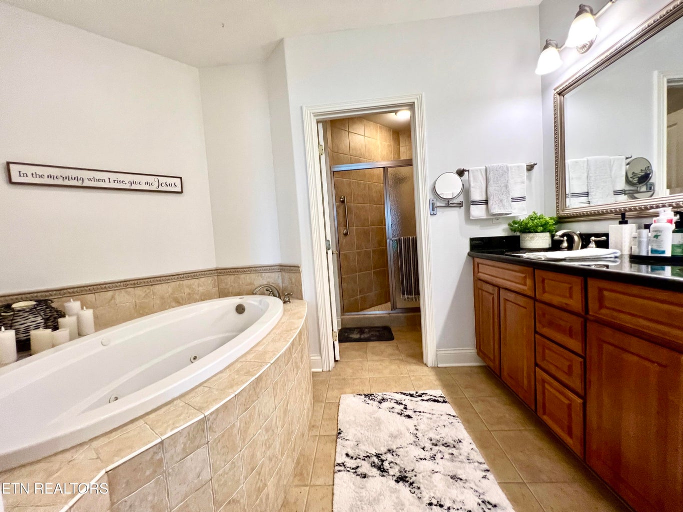 Dandridge, Tennessee, 37725, United States, 3 Bedrooms Bedrooms, ,2 BathroomsBathrooms,Residential,Forsale,2009018