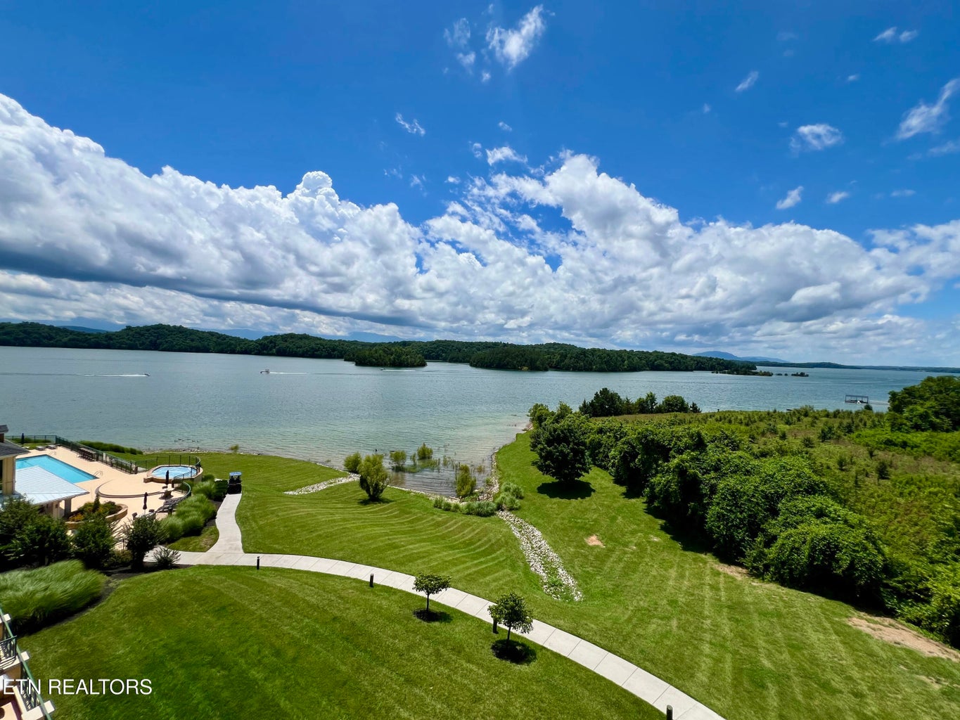 Dandridge, Tennessee, 37725, United States, 3 Bedrooms Bedrooms, ,2 BathroomsBathrooms,Residential,Forsale,2009018