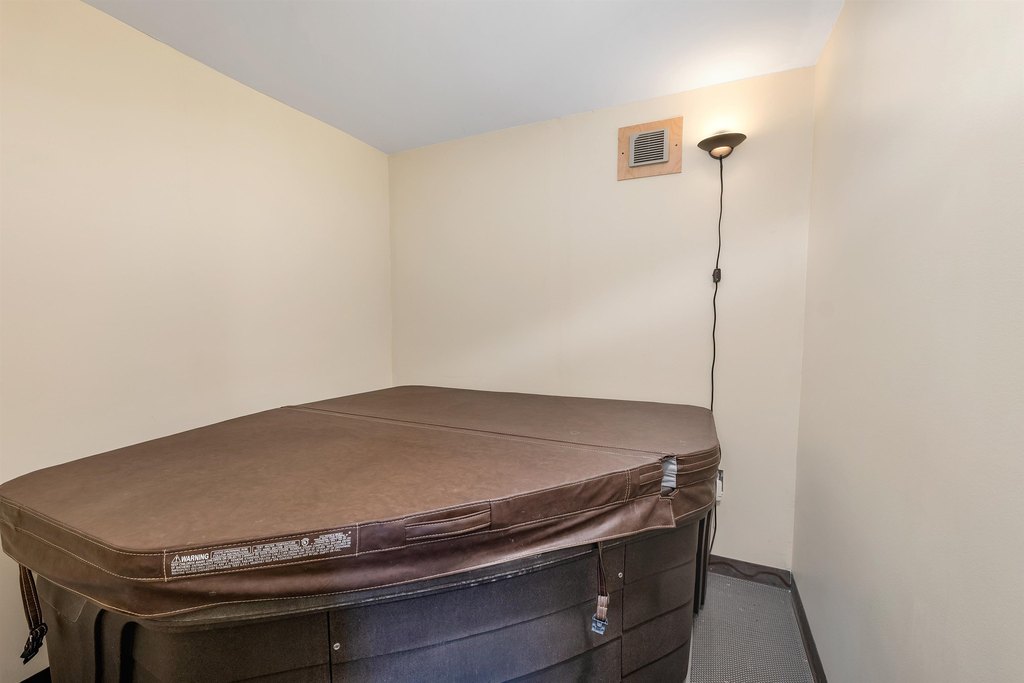 Alton, New Hampshire, 03809, United States, 2 Bedrooms Bedrooms, ,1.5 BathroomsBathrooms,Residential,Forsale,2002398