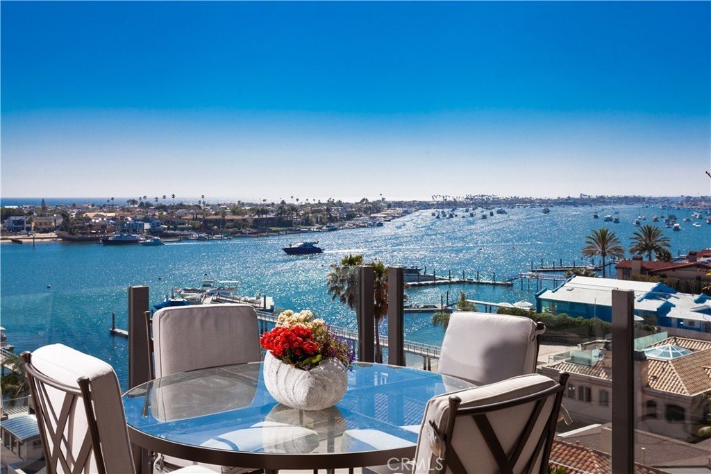 Corona del Mar, California, 92625, United States, 4 Bedrooms Bedrooms, ,3.5 BathroomsBathrooms,Residential,Forsale,1899771