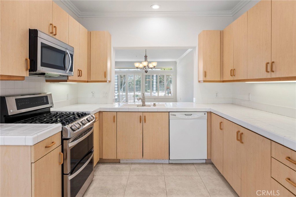Mission Viejo, California, 92692, United States, 2 Bedrooms Bedrooms, ,2 BathroomsBathrooms,Residential,Forsale,1927544