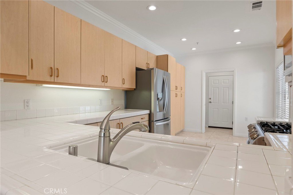 Mission Viejo, California, 92692, United States, 2 Bedrooms Bedrooms, ,2 BathroomsBathrooms,Residential,Forsale,1927544