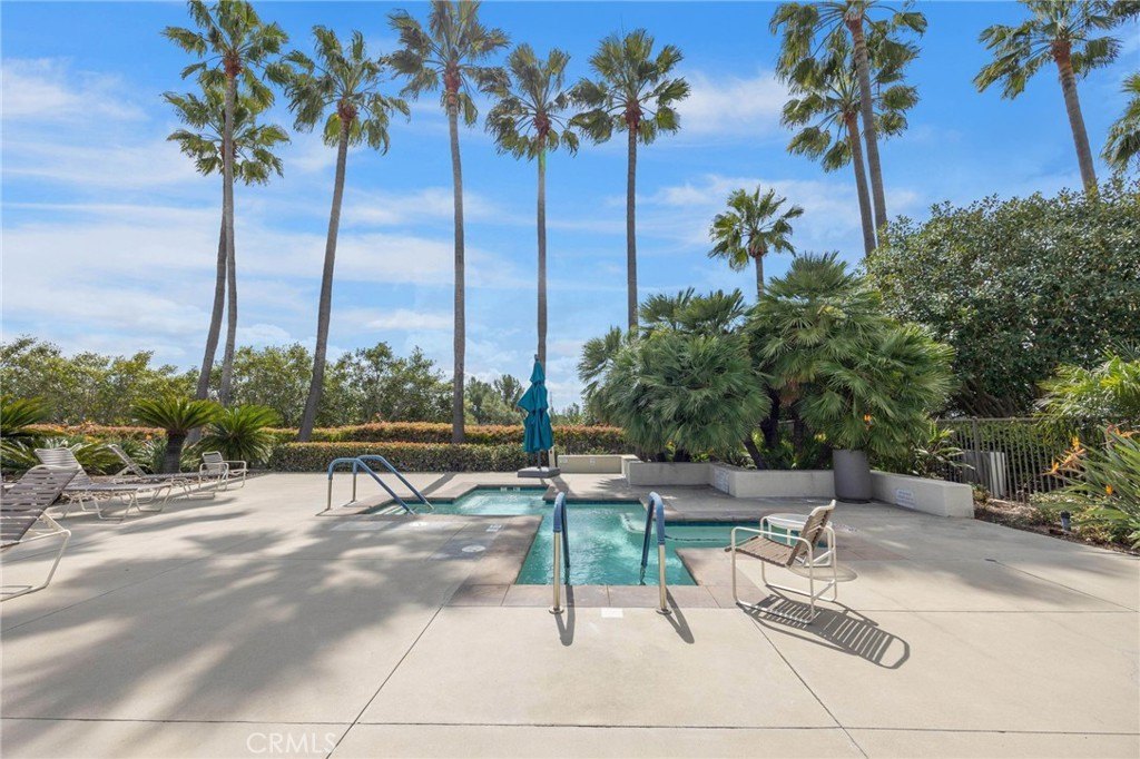 Mission Viejo, California, 92692, United States, 2 Bedrooms Bedrooms, ,2 BathroomsBathrooms,Residential,Forsale,1927544