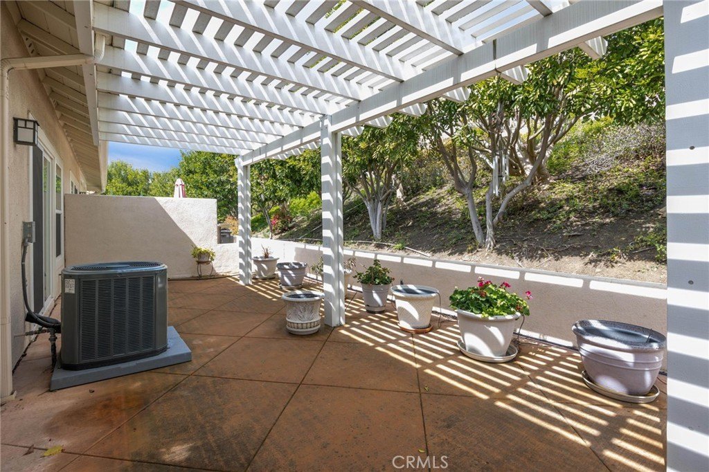 Mission Viejo, California, 92692, United States, 2 Bedrooms Bedrooms, ,2 BathroomsBathrooms,Residential,Forsale,1927544