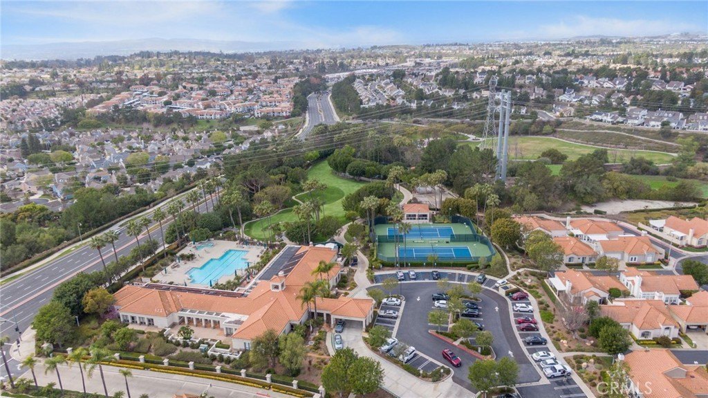 Mission Viejo, California, 92692, United States, 2 Bedrooms Bedrooms, ,2 BathroomsBathrooms,Residential,Forsale,1927544