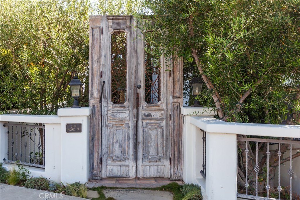 Corona del Mar, California, 92625, United States, 4 Bedrooms Bedrooms, ,3.5 BathroomsBathrooms,Residential,Forsale,1899771
