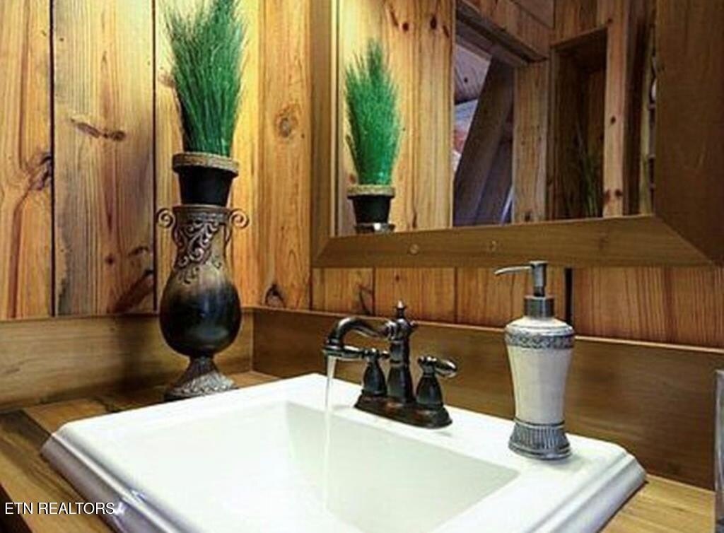 Gainesboro, Tennessee, 38562, United States, 2 Bedrooms Bedrooms, ,1 BathroomBathrooms,Residential,Forsale,1905429