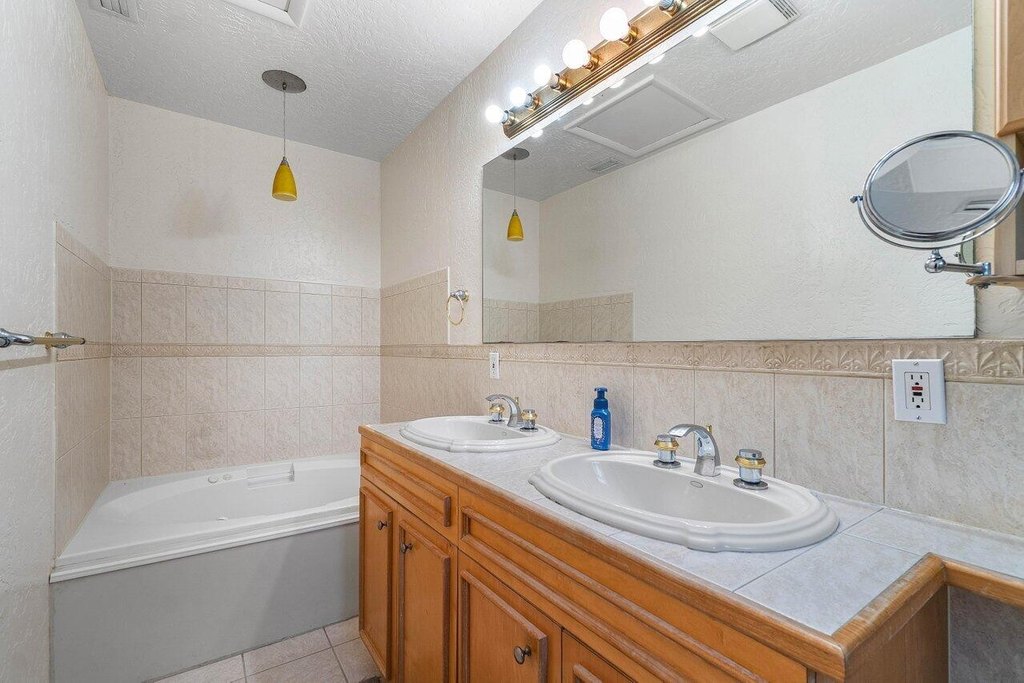 North Palm Beach, Florida, 33408, United States, 3 Bedrooms Bedrooms, ,2 BathroomsBathrooms,Residential,Forsale,1952149