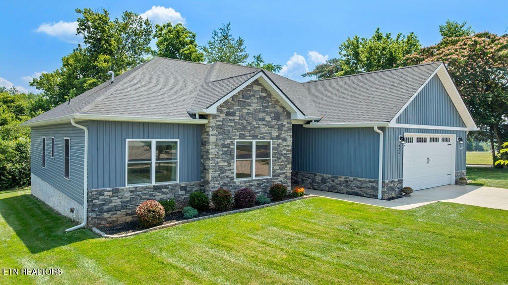 Loudon, Tennessee, 37774, United States, 3 Bedrooms Bedrooms, ,2 BathroomsBathrooms,Residential,Forsale,1942457