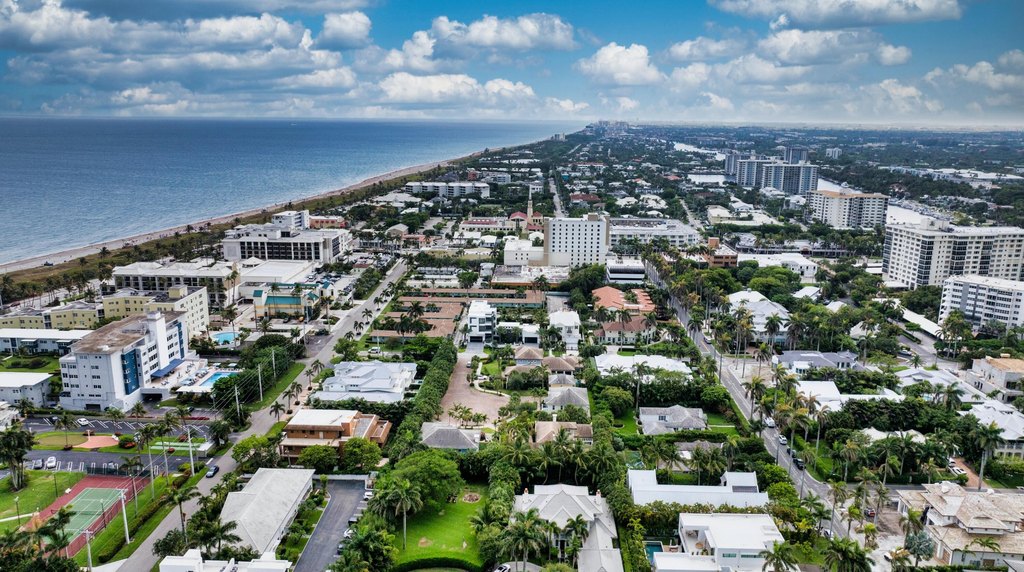 Delray Beach, Florida, 33483, United States, 4 Bedrooms Bedrooms, ,4.5 BathroomsBathrooms,Residential,Forsale,1905161