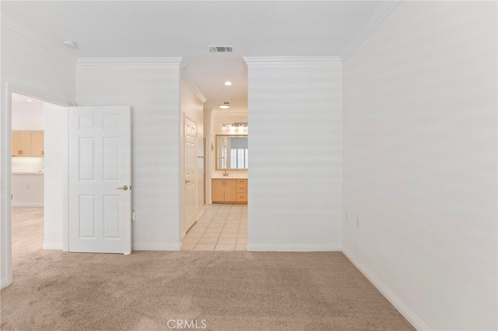 Mission Viejo, California, 92692, United States, 2 Bedrooms Bedrooms, ,2 BathroomsBathrooms,Residential,Forsale,1927544