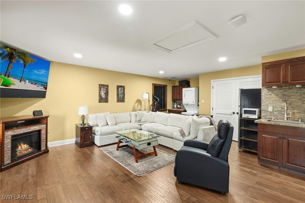 Fort Myers, Florida, 33919, United States, 4 Bedrooms Bedrooms, ,5.5 BathroomsBathrooms,Residential,Forsale,1969844