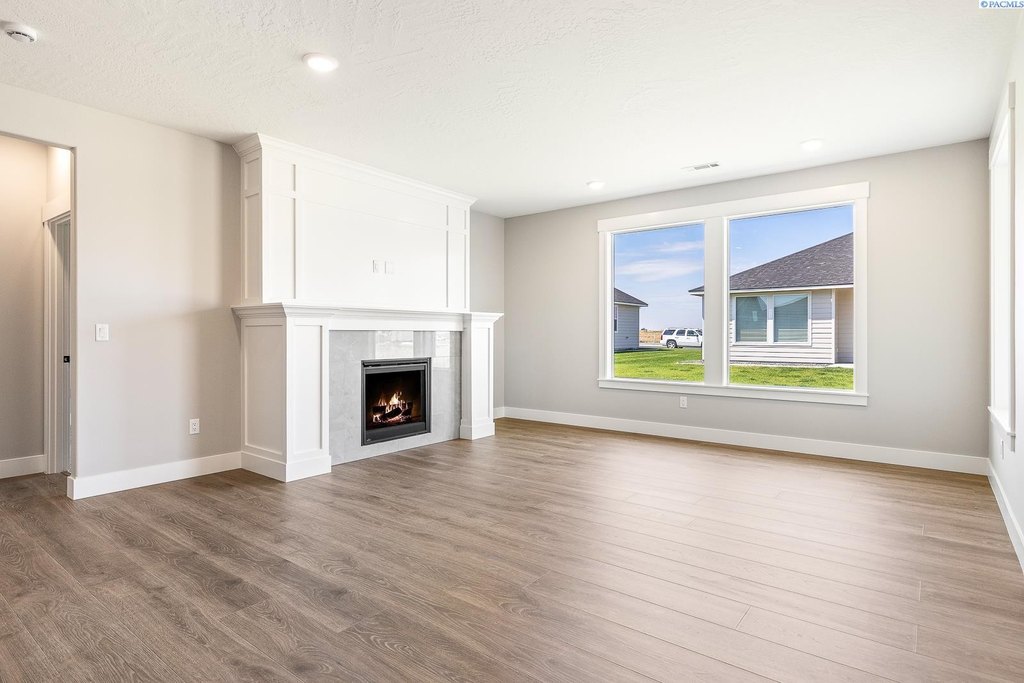 Pasco, Washington, 99301, United States, 3 Bedrooms Bedrooms, ,2 BathroomsBathrooms,Residential,Forsale,1898149