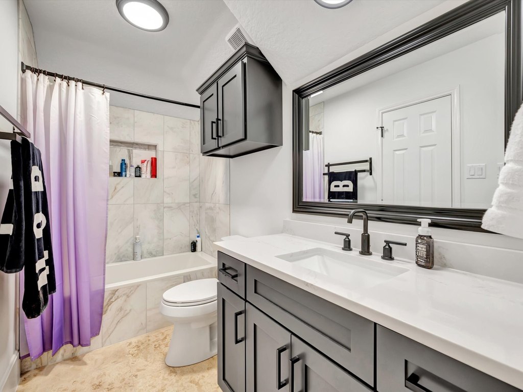 Friendswood, Texas, 77546, United States, 4 Bedrooms Bedrooms, ,5 BathroomsBathrooms,Residential,Forsale,1889150