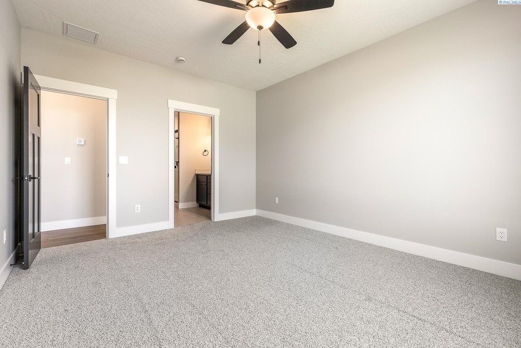 Pasco, Washington, 99301, United States, 3 Bedrooms Bedrooms, ,2 BathroomsBathrooms,Residential,Forsale,1898149