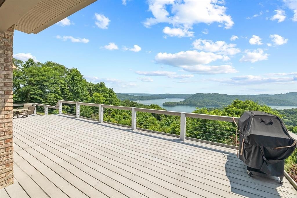 Hilham, Tennessee, 38568, United States, 4 Bedrooms Bedrooms, ,3 BathroomsBathrooms,Residential,Forsale,1929824