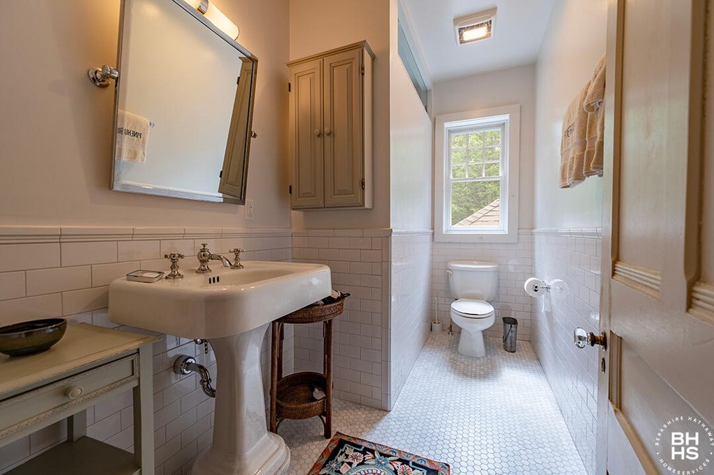 Saranac Lake, New York, 12983, United States, 6 Bedrooms Bedrooms, ,5.5 BathroomsBathrooms,Residential,Forsale,1953155