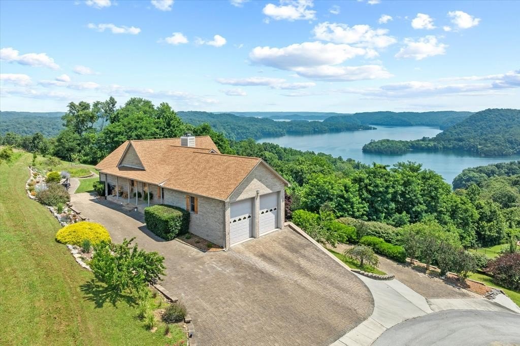 Hilham, Tennessee, 38568, United States, 4 Bedrooms Bedrooms, ,3 BathroomsBathrooms,Residential,Forsale,1929824