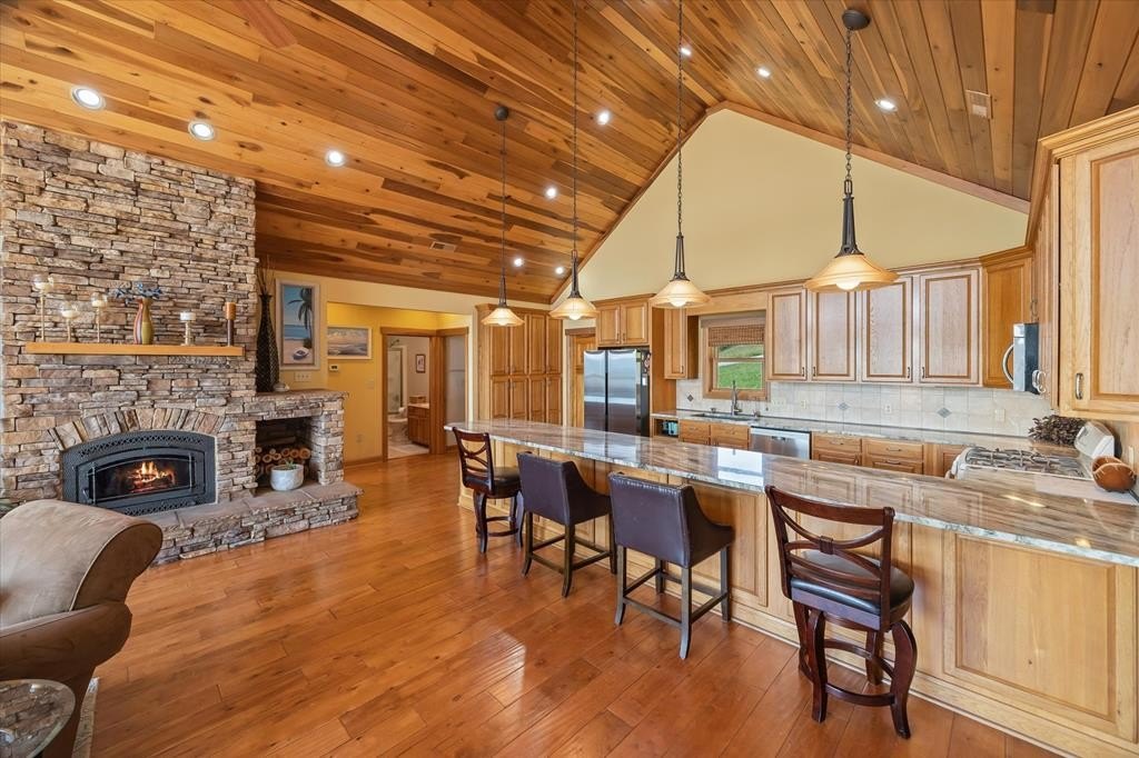 Hilham, Tennessee, 38568, United States, 4 Bedrooms Bedrooms, ,3 BathroomsBathrooms,Residential,Forsale,1929824