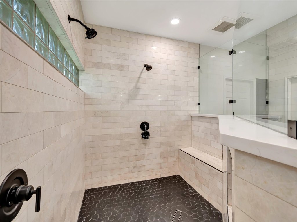 Friendswood, Texas, 77546, United States, 4 Bedrooms Bedrooms, ,5 BathroomsBathrooms,Residential,Forsale,1889150