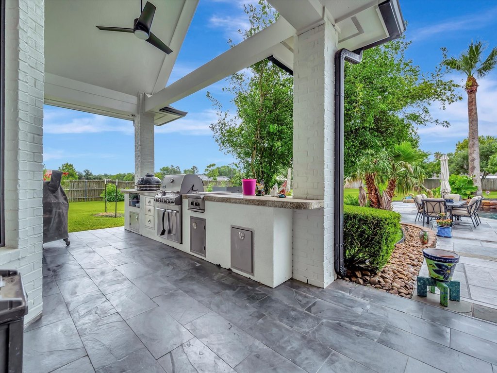 Friendswood, Texas, 77546, United States, 4 Bedrooms Bedrooms, ,5 BathroomsBathrooms,Residential,Forsale,1889150