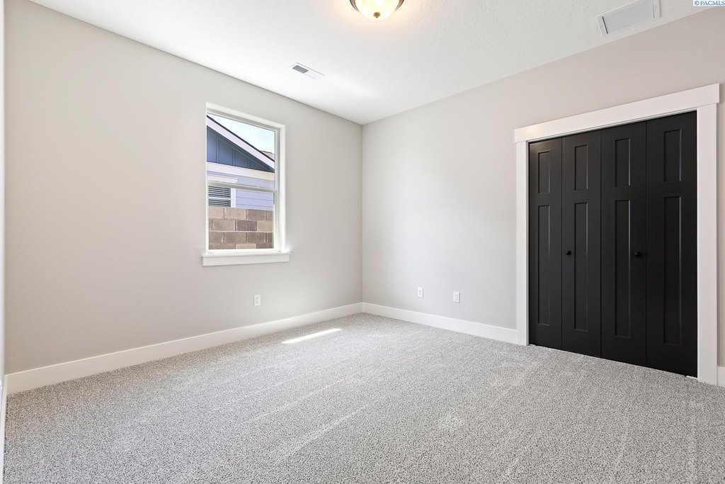 Pasco, Washington, 99301, United States, 3 Bedrooms Bedrooms, ,2 BathroomsBathrooms,Residential,Forsale,1898149