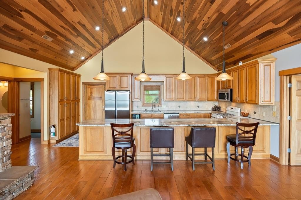 Hilham, Tennessee, 38568, United States, 4 Bedrooms Bedrooms, ,3 BathroomsBathrooms,Residential,Forsale,1929824