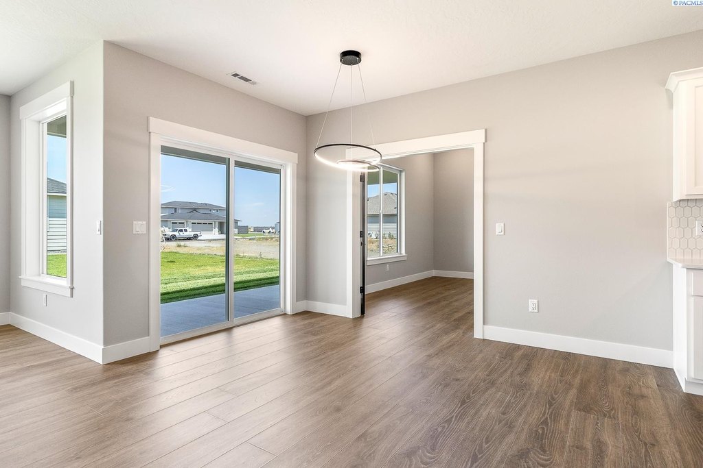 Pasco, Washington, 99301, United States, 3 Bedrooms Bedrooms, ,2 BathroomsBathrooms,Residential,Forsale,1898149