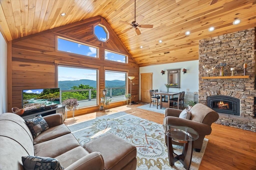 Hilham, Tennessee, 38568, United States, 4 Bedrooms Bedrooms, ,3 BathroomsBathrooms,Residential,Forsale,1929824