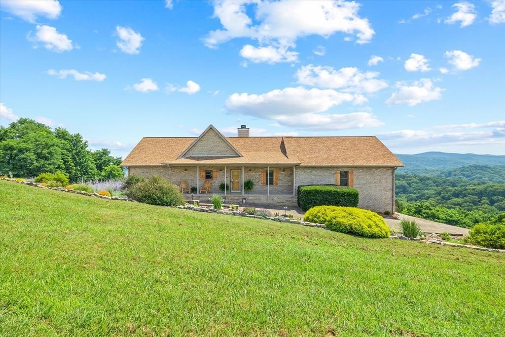 Hilham, Tennessee, 38568, United States, 4 Bedrooms Bedrooms, ,3 BathroomsBathrooms,Residential,Forsale,1929824