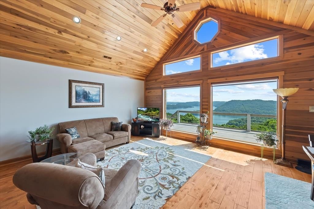 Hilham, Tennessee, 38568, United States, 4 Bedrooms Bedrooms, ,3 BathroomsBathrooms,Residential,Forsale,1929824