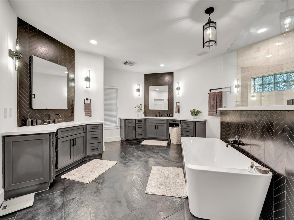 Friendswood, Texas, 77546, United States, 4 Bedrooms Bedrooms, ,5 BathroomsBathrooms,Residential,Forsale,1889150