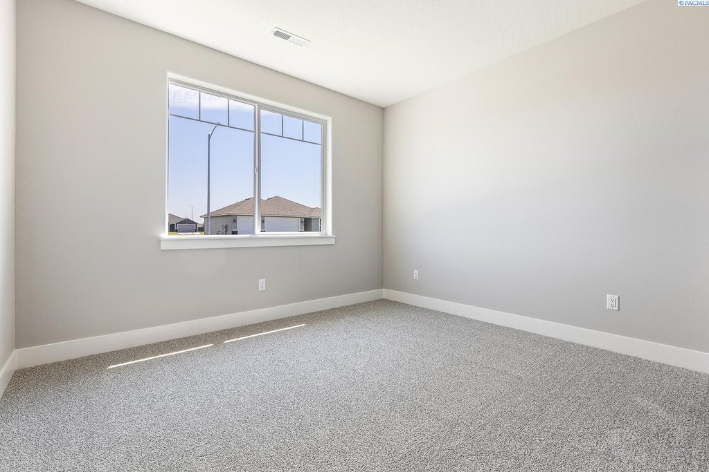 Pasco, Washington, 99301, United States, 3 Bedrooms Bedrooms, ,2 BathroomsBathrooms,Residential,Forsale,1898149