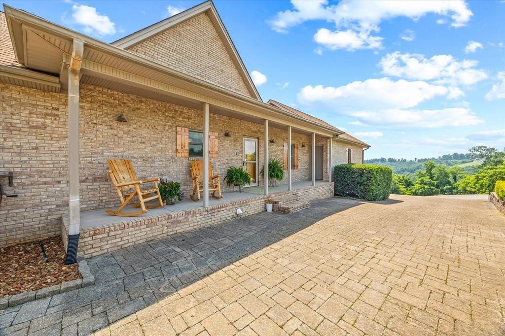 Hilham, Tennessee, 38568, United States, 4 Bedrooms Bedrooms, ,3 BathroomsBathrooms,Residential,Forsale,1929824