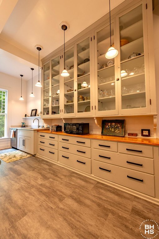 Saranac Lake, New York, 12983, United States, 6 Bedrooms Bedrooms, ,5.5 BathroomsBathrooms,Residential,Forsale,1953155