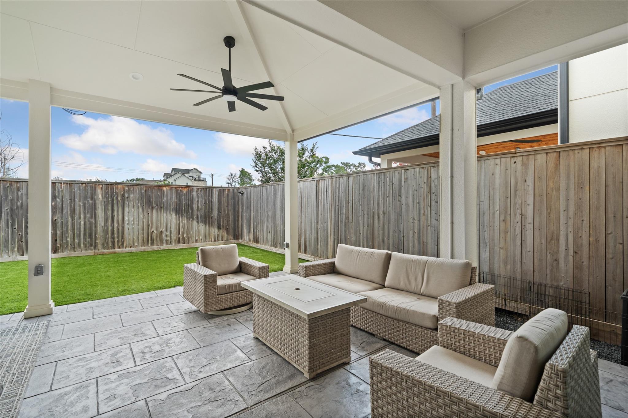 Houston, Texas, 77007, United States, 3 Bedrooms Bedrooms, ,3 BathroomsBathrooms,Residential,Forsale,1953056