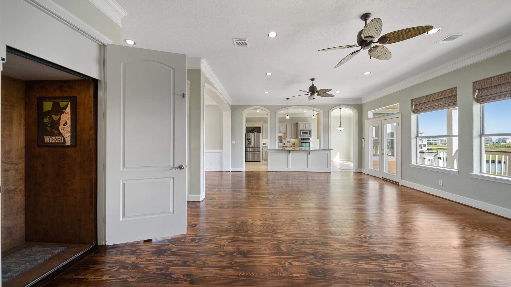 Hitchcock, Texas, 77563, United States, 4 Bedrooms Bedrooms, ,4 BathroomsBathrooms,Residential,Forsale,1934888