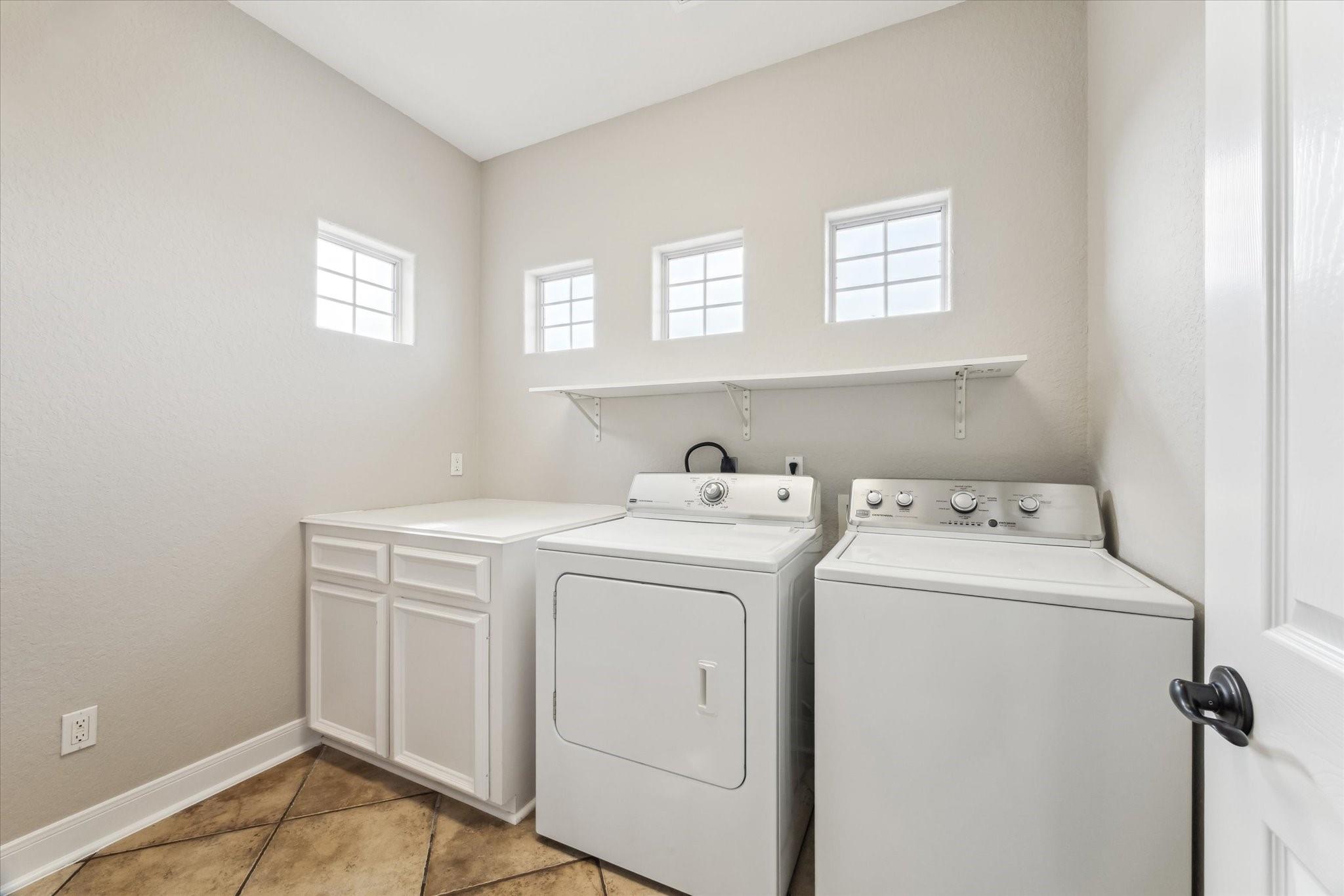 Hitchcock, Texas, 77563, United States, 4 Bedrooms Bedrooms, ,3 BathroomsBathrooms,Residential,Forsale,1953058